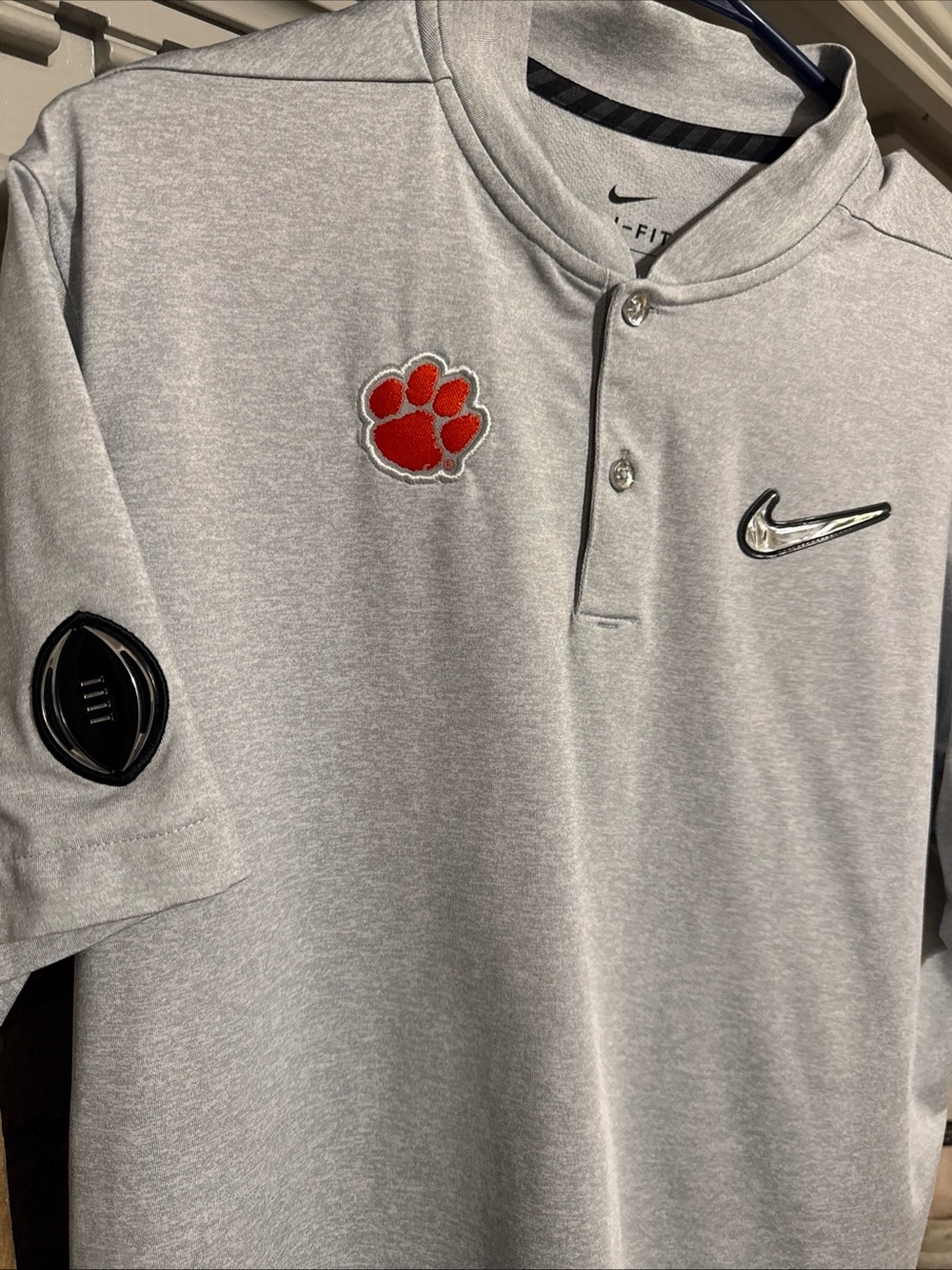 NIKE DRI FIT MENS MEDIUM CLEMSON FOOTBALL LIMITED PLAYOFF TEAM ISSUED POLO NWOT